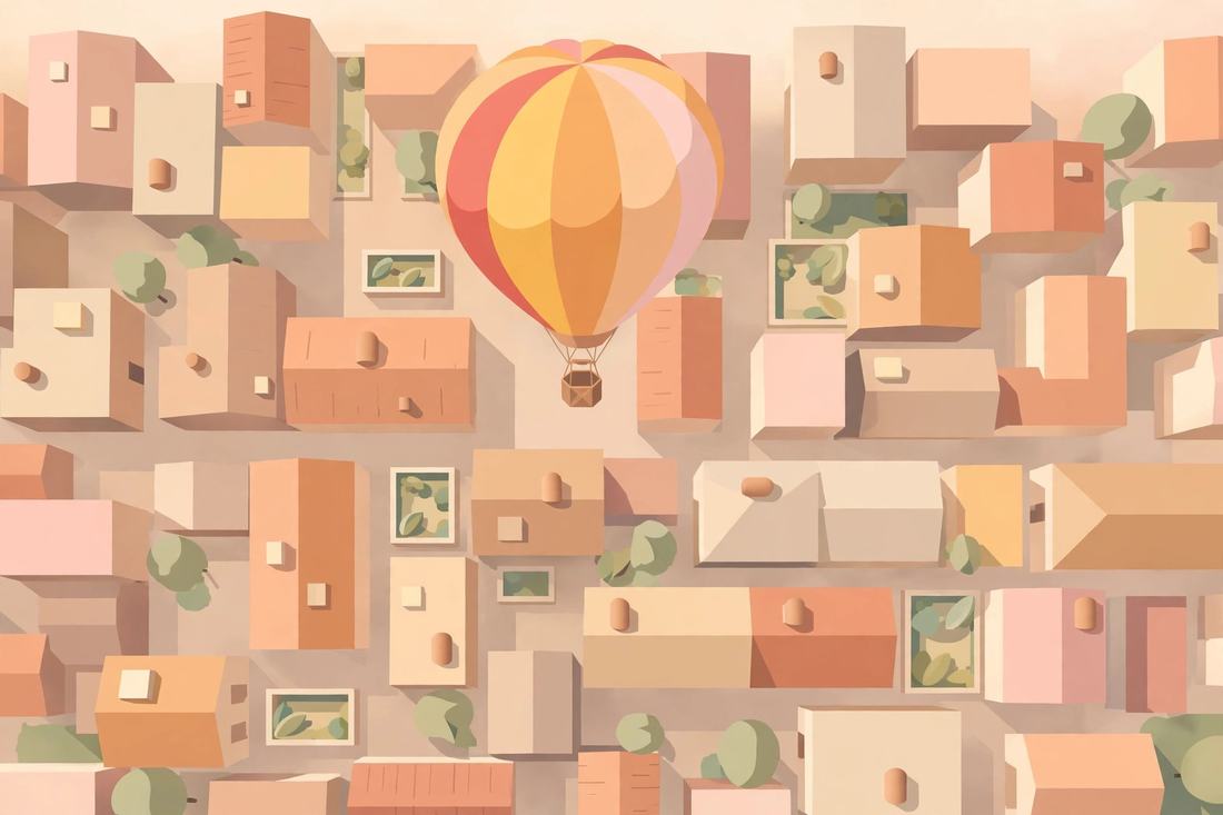 Balão de ar quente colorido flutuando sobre telhados de uma cidade, vista aérea.